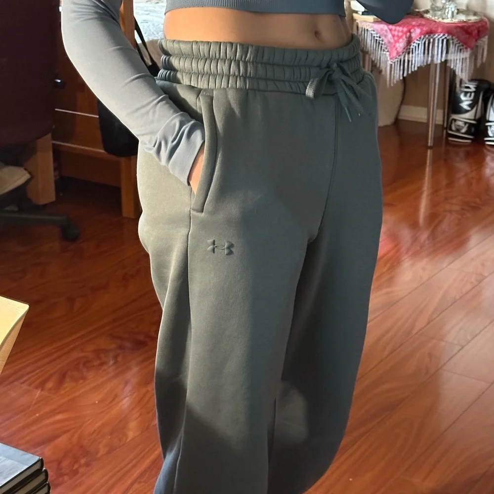 Under Armour Women's Bundle - Picture 3 of 7